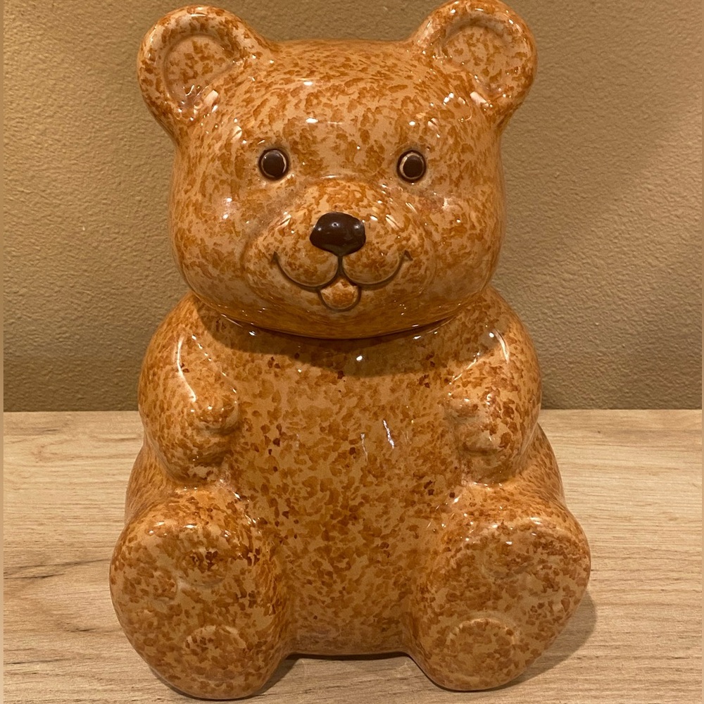 AVON, beautiful shape! Charming Brown Bear Ceramic Cookie Jar